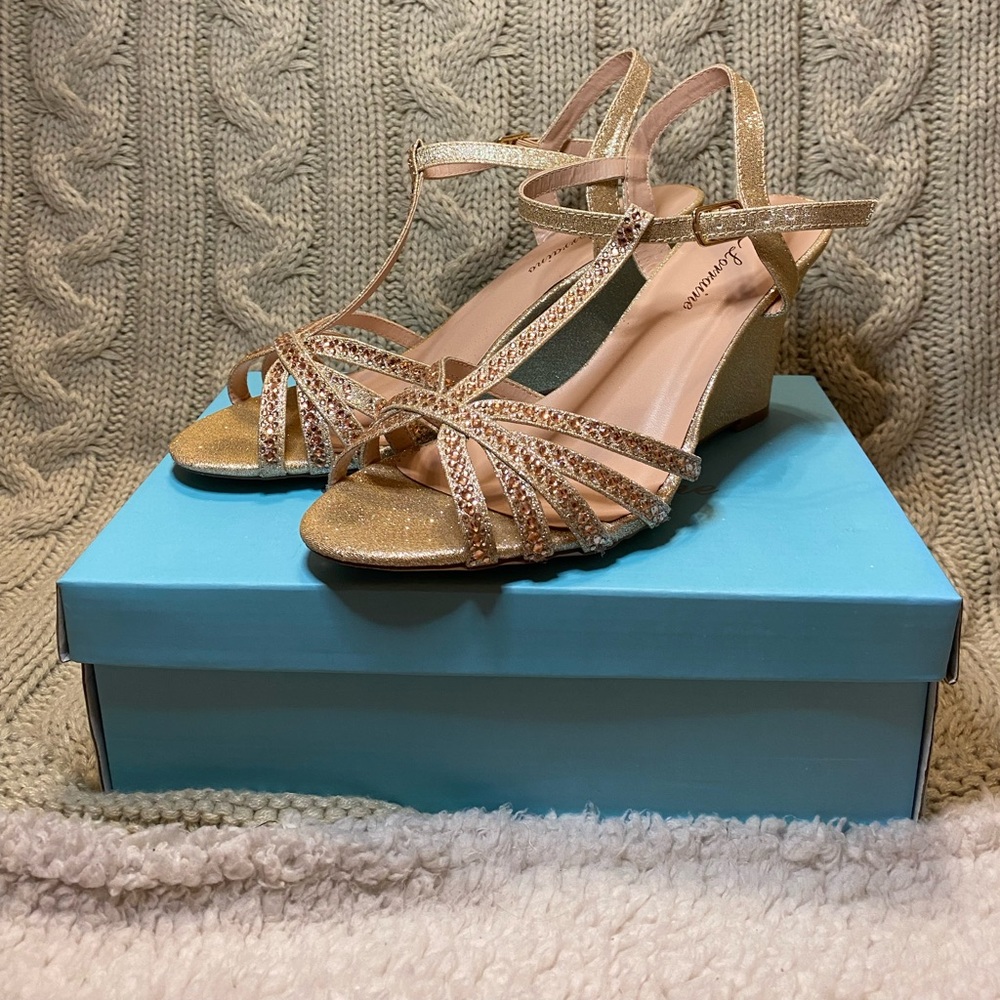 Rose gold, 3 inch wedges. Size 8
